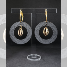 Load image into Gallery viewer, Loine Earrings