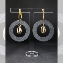 Load image into Gallery viewer, Loine Earrings
