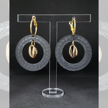 Load image into Gallery viewer, Loine Earrings
